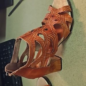 Spring step L'Artiste heels New never worn